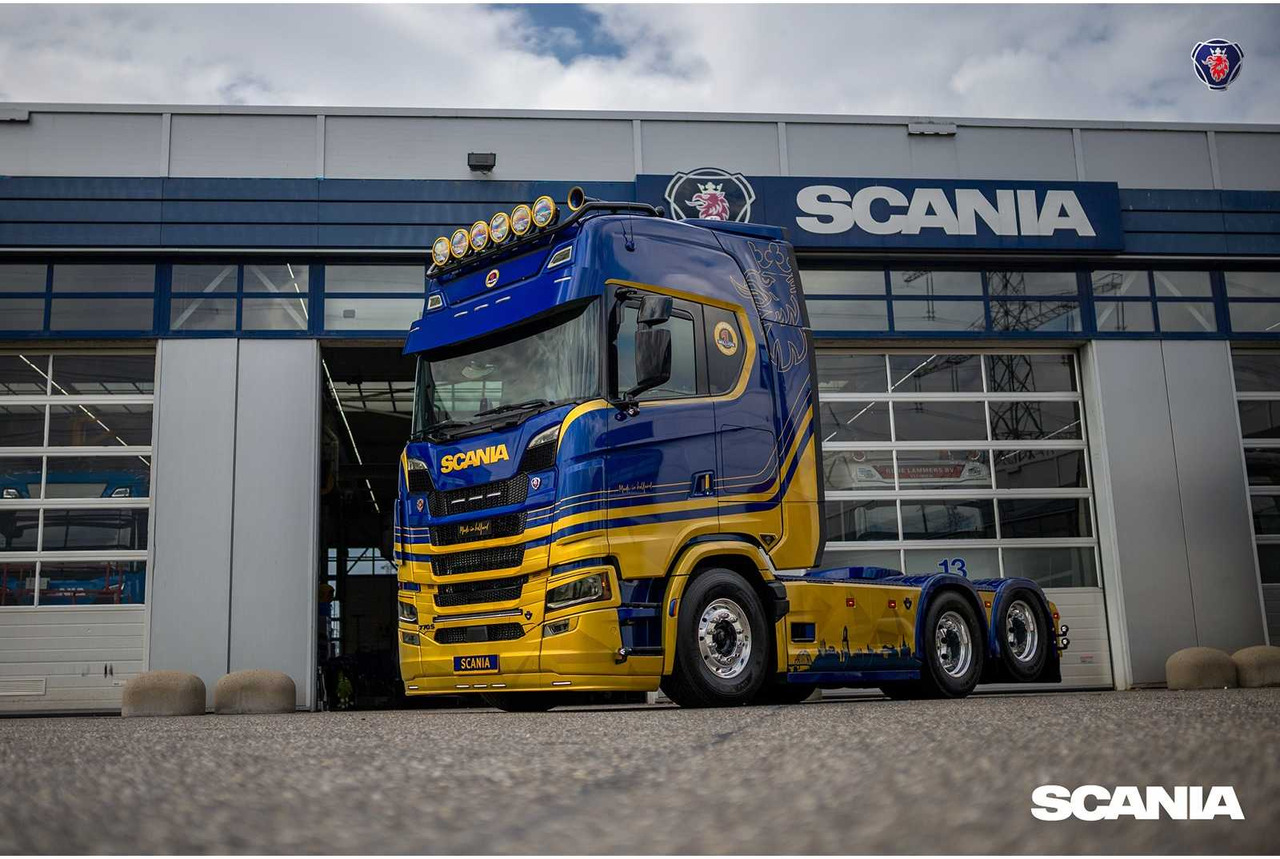 SCANIA 1 MILLION ZWOLLE - 770S 6X2 V8 – POWERED BY SCANIA - Lastebil: bilde 1 SCANIA 1 MILLION ZWOLLE - 770S 6X2 V8 – POWERED BY SCANIA - Lastebil: bilde 1