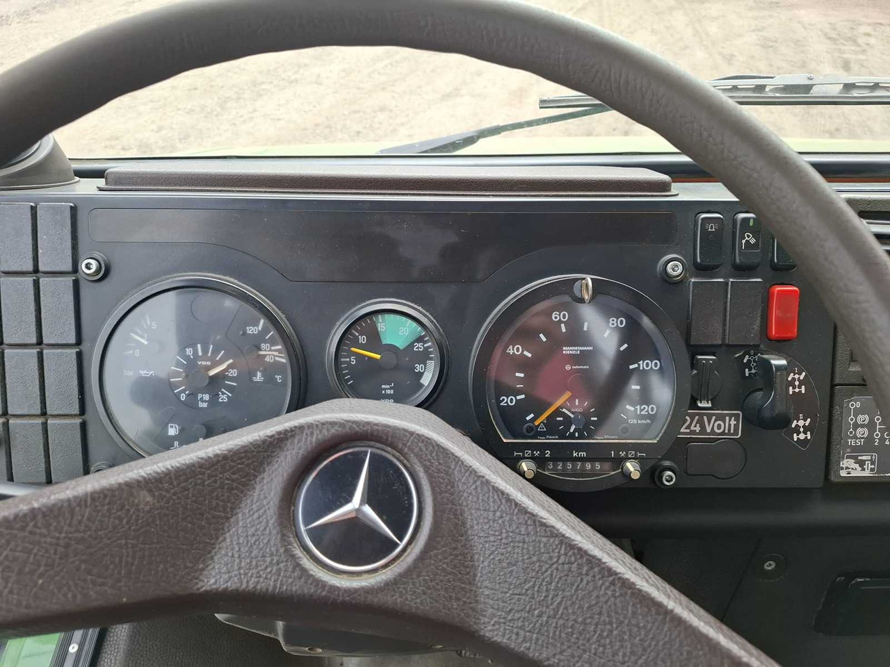 UNIMOG - 1400 - FASSI F95 CRANE - TRUCK - Lastebil: bilde 4 UNIMOG - 1400 - FASSI F95 CRANE - TRUCK - Lastebil: bilde 4