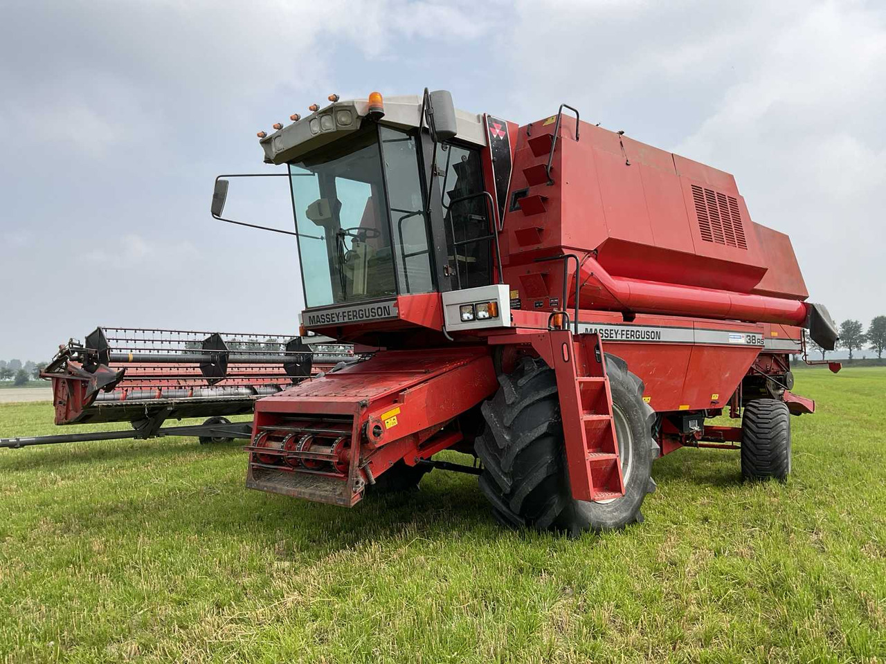 Massey Ferguson 38 RS - Skurtresker: bilde 1 Massey Ferguson 38 RS - Skurtresker: bilde 1