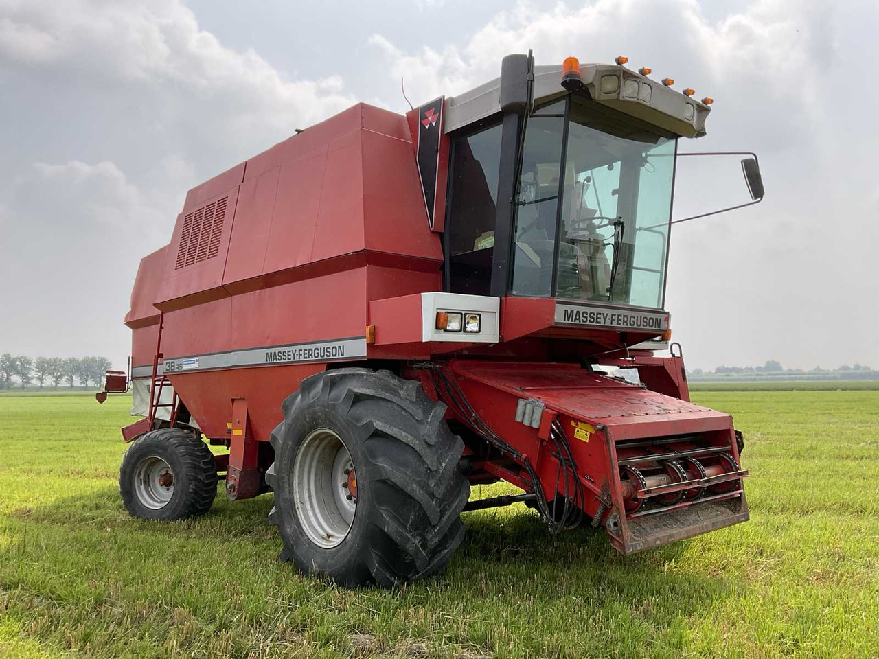 Massey Ferguson 38 RS - Skurtresker: bilde 2 Massey Ferguson 38 RS - Skurtresker: bilde 2