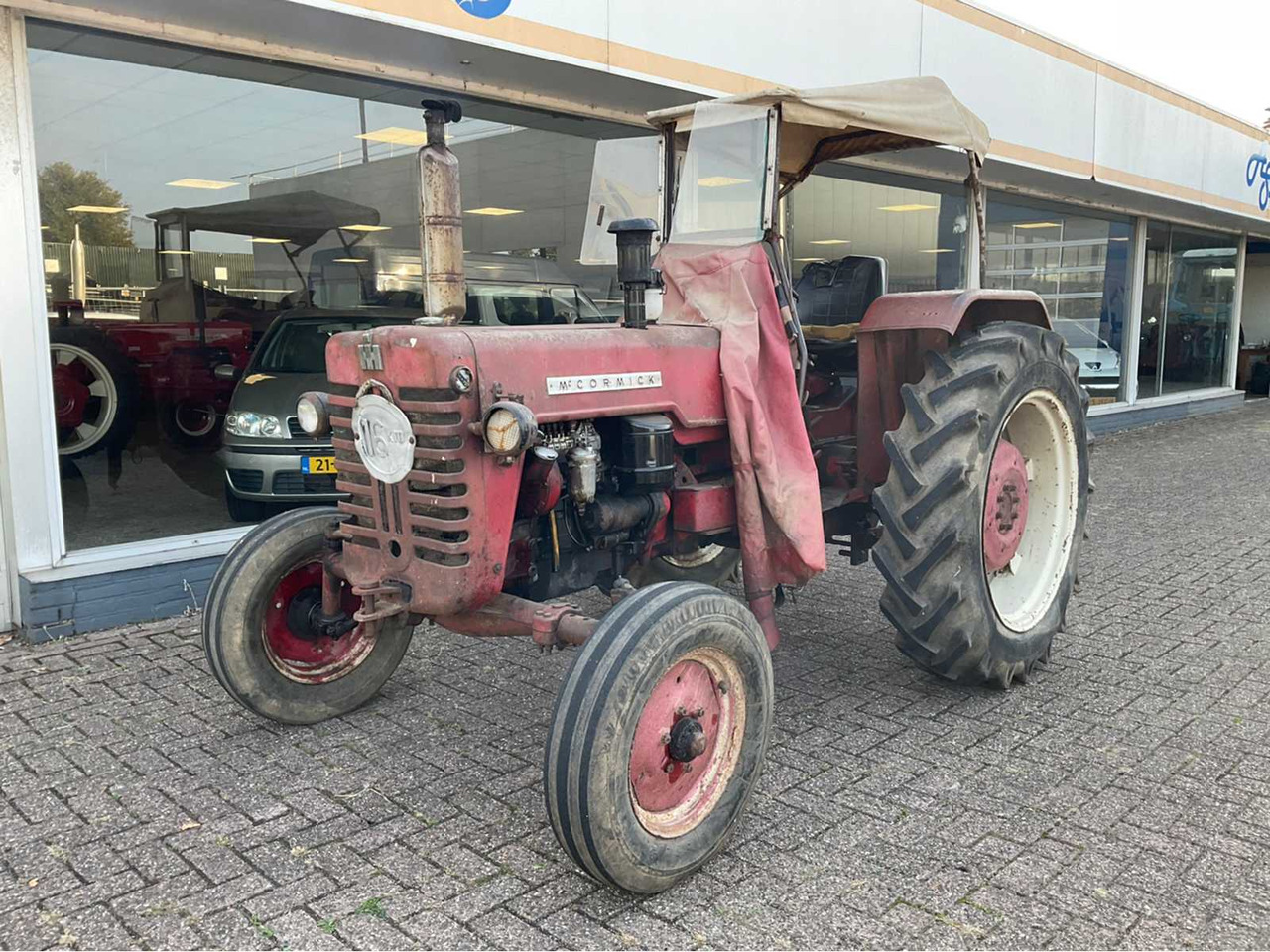 Mc Cormick D432 - Traktor: bilde 1 Mc Cormick D432 - Traktor: bilde 1