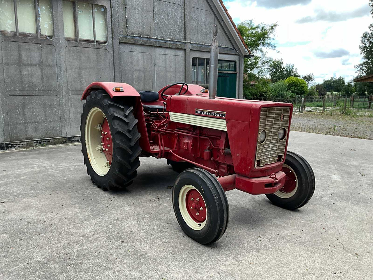 Mc cormick international 624 - Traktor: bilde 2 Mc cormick international 624 - Traktor: bilde 2