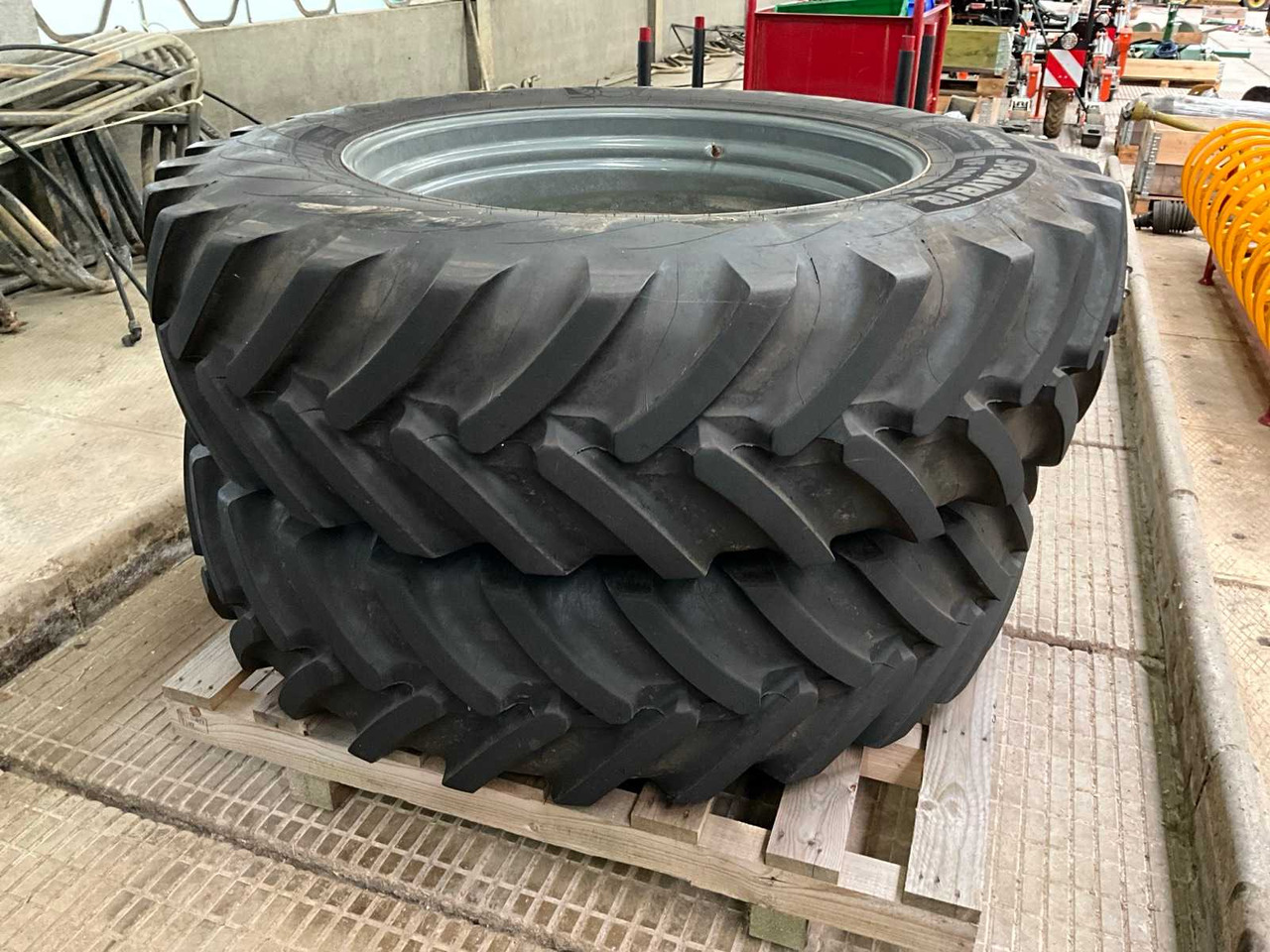 Michelin Spraybib - Dekk og felger for Traktor: bilde 1 Michelin Spraybib - Dekk og felger for Traktor: bilde 1