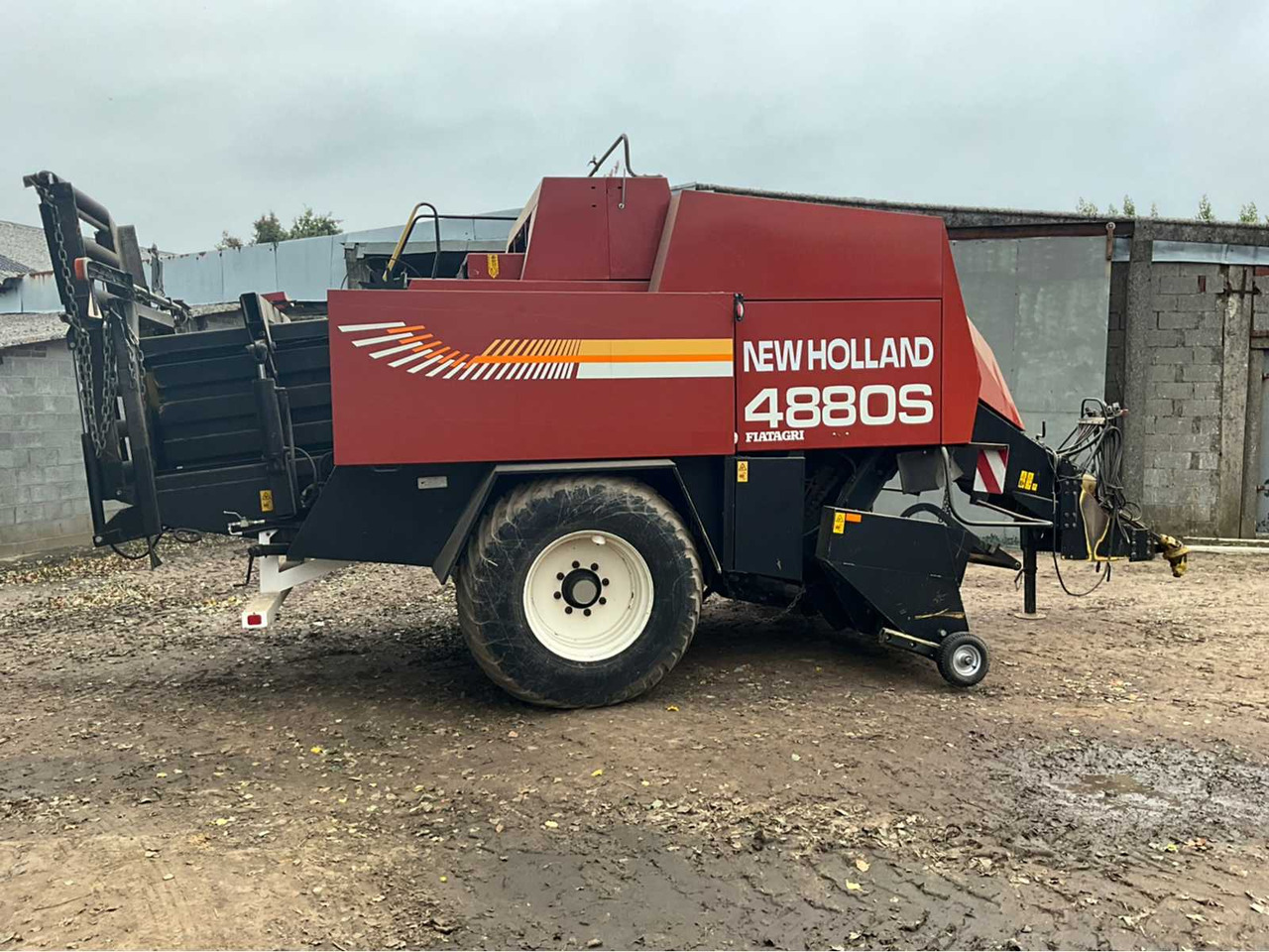 New Holland 4880S - Rundballepresse: bilde 5 New Holland 4880S - Rundballepresse: bilde 5