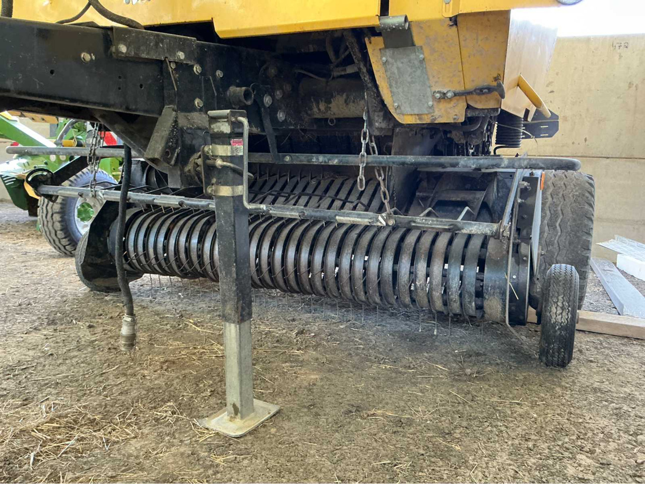 Rundballepresse New Holland BR7070: bilde 8