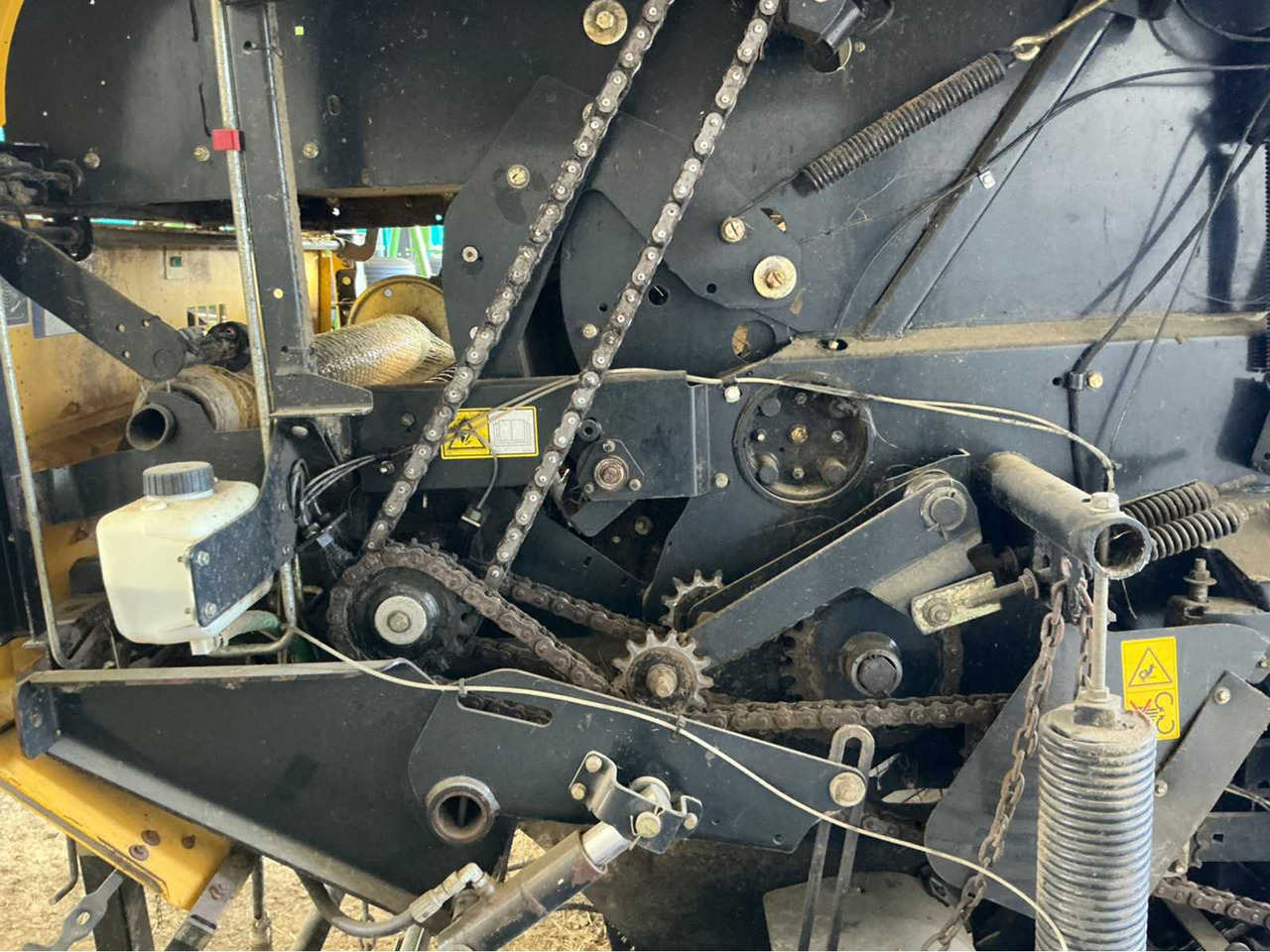 Rundballepresse New Holland BR7070: bilde 22