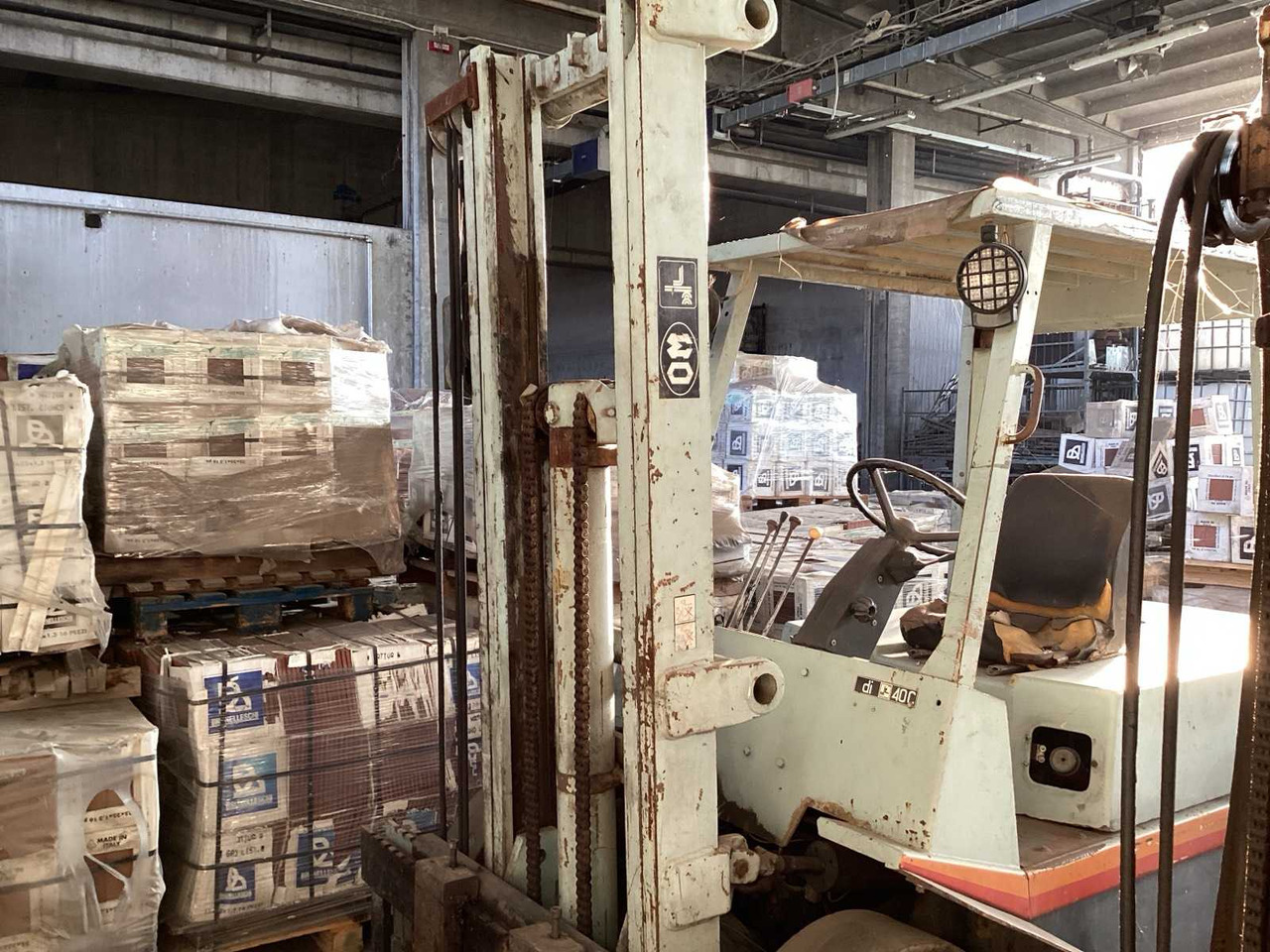 OM FORKLIFT - Gaffeltruck: bilde 2 OM FORKLIFT - Gaffeltruck: bilde 2