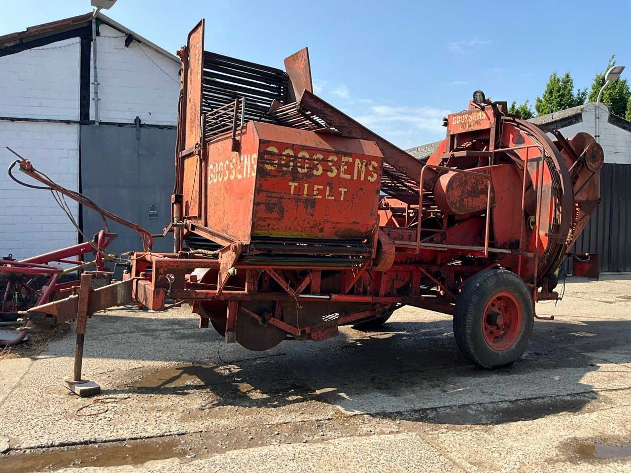 Potato harvester - Potethøster: bilde 1 Potato harvester - Potethøster: bilde 1