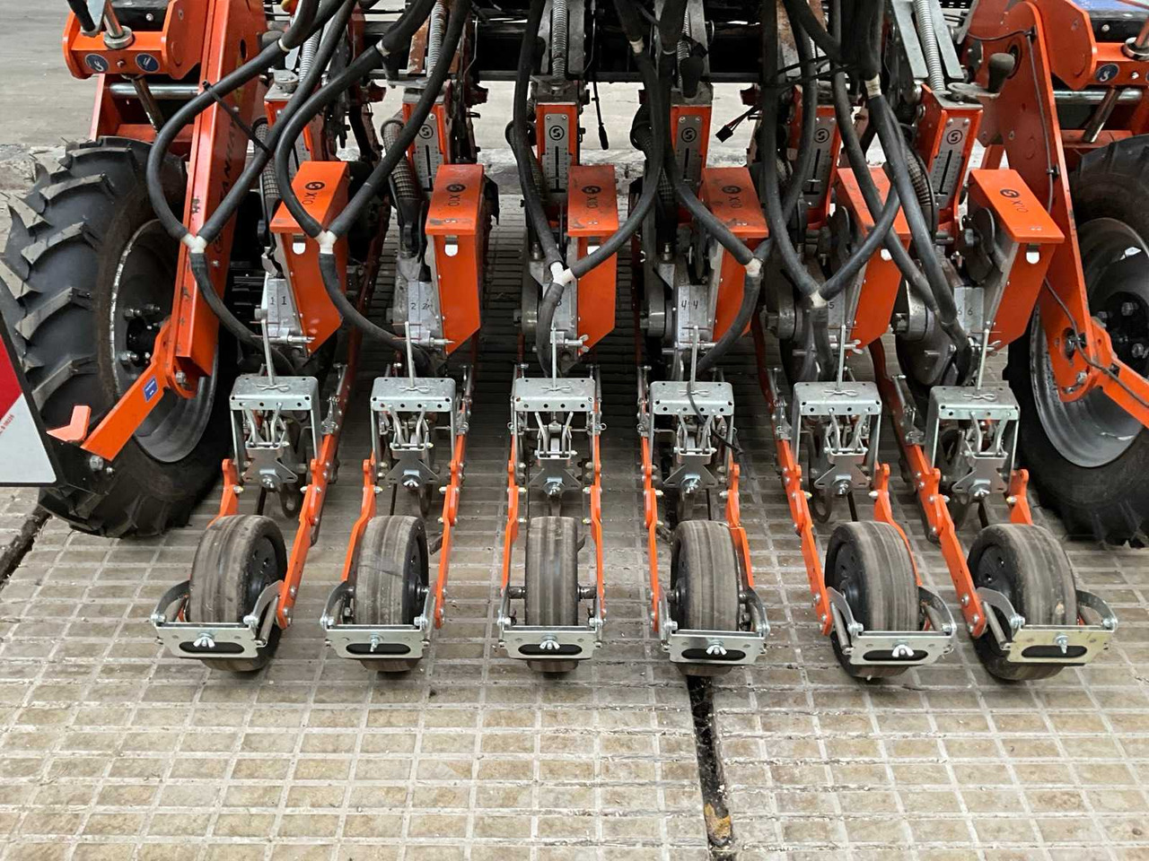 Stanhay X10 6 rijen - Utstyr til såing og planting: bilde 4 Stanhay X10 6 rijen - Utstyr til såing og planting: bilde 4
