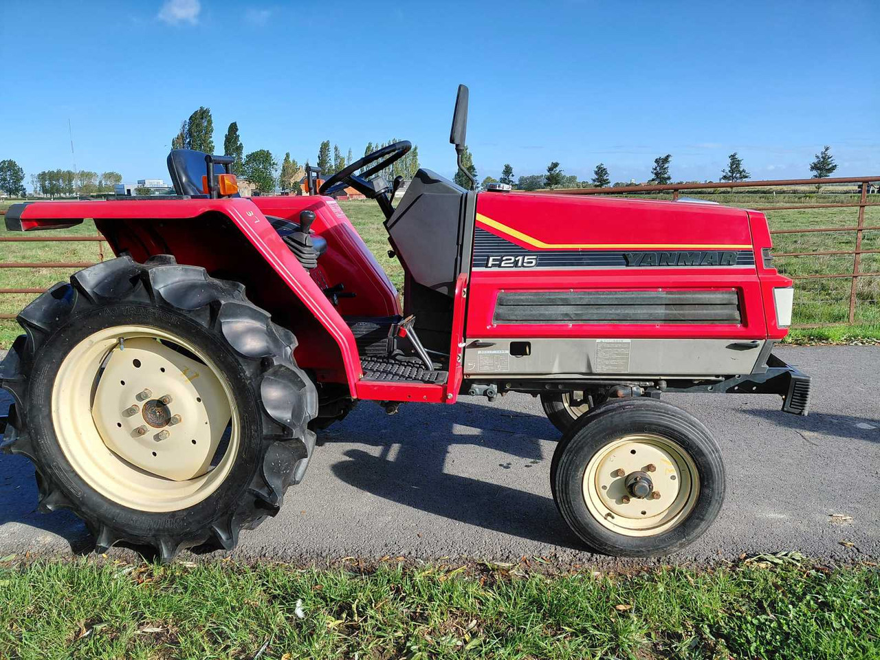 Yanmar F125 - Minitraktor: bilde 3 Yanmar F125 - Minitraktor: bilde 3