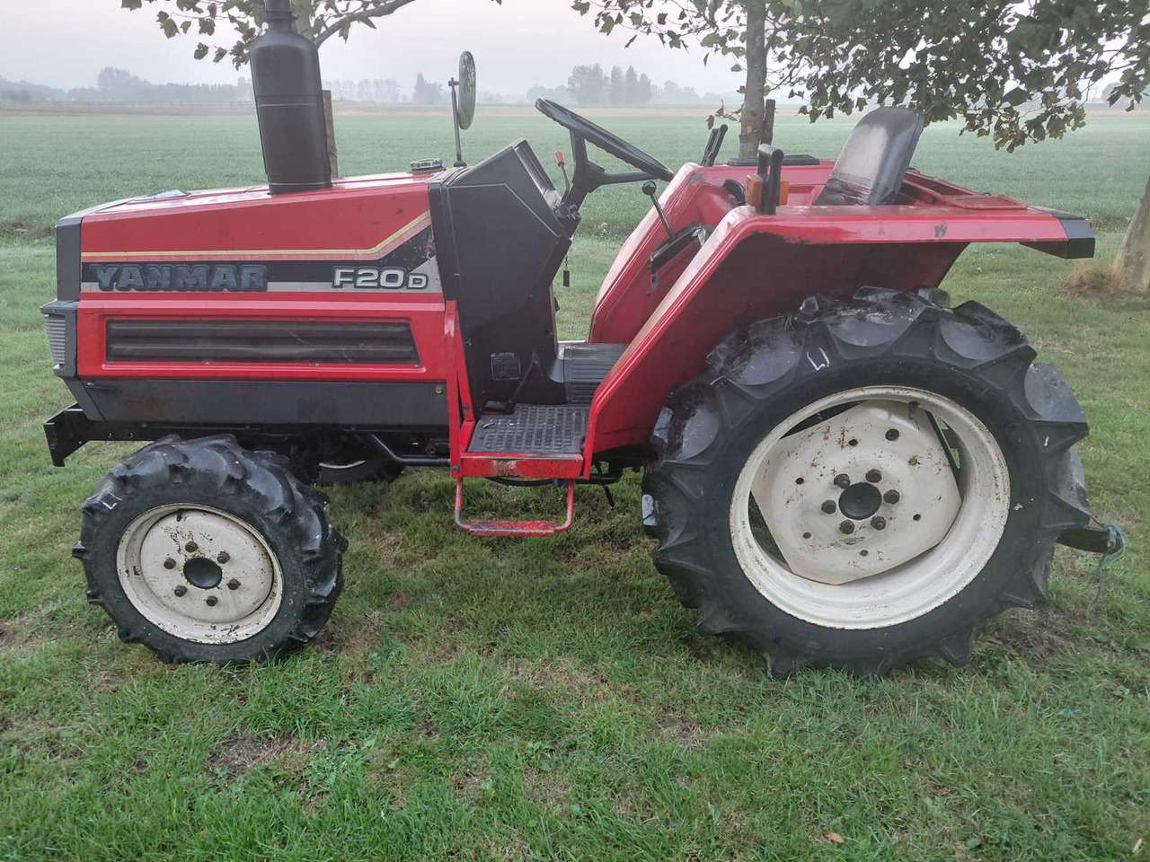 Yanmar F20 - Minitraktor: bilde 5 Yanmar F20 - Minitraktor: bilde 5