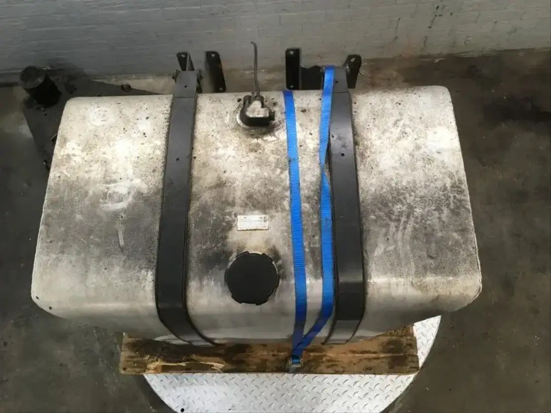 Diversen Brandstoftank Actros - Drivstofftank for Lastebil: bilde 2 Diversen Brandstoftank Actros - Drivstofftank for Lastebil: bilde 2