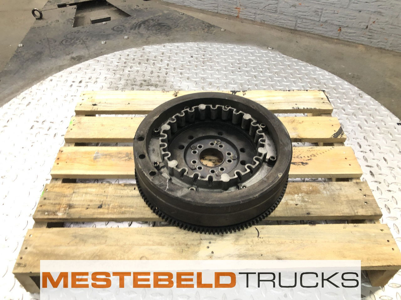 Iveco Vliegwiel BF4M2012 industrie - Motor og deler for Lastebil: bilde 1 Iveco Vliegwiel BF4M2012 industrie - Motor og deler for Lastebil: bilde 1