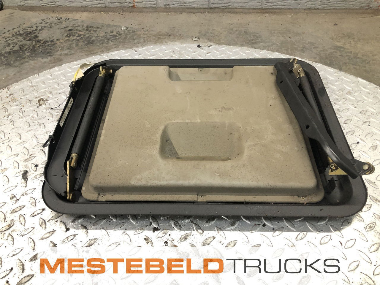 Scania Dakluik P94 - Førerhus og interiør for Lastebil: bilde 2 Scania Dakluik P94 - Førerhus og interiør for Lastebil: bilde 2