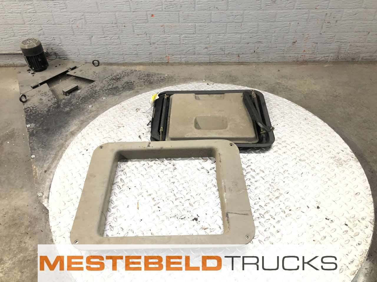 Scania Dakluik P94 - Førerhus og interiør for Lastebil: bilde 1 Scania Dakluik P94 - Førerhus og interiør for Lastebil: bilde 1