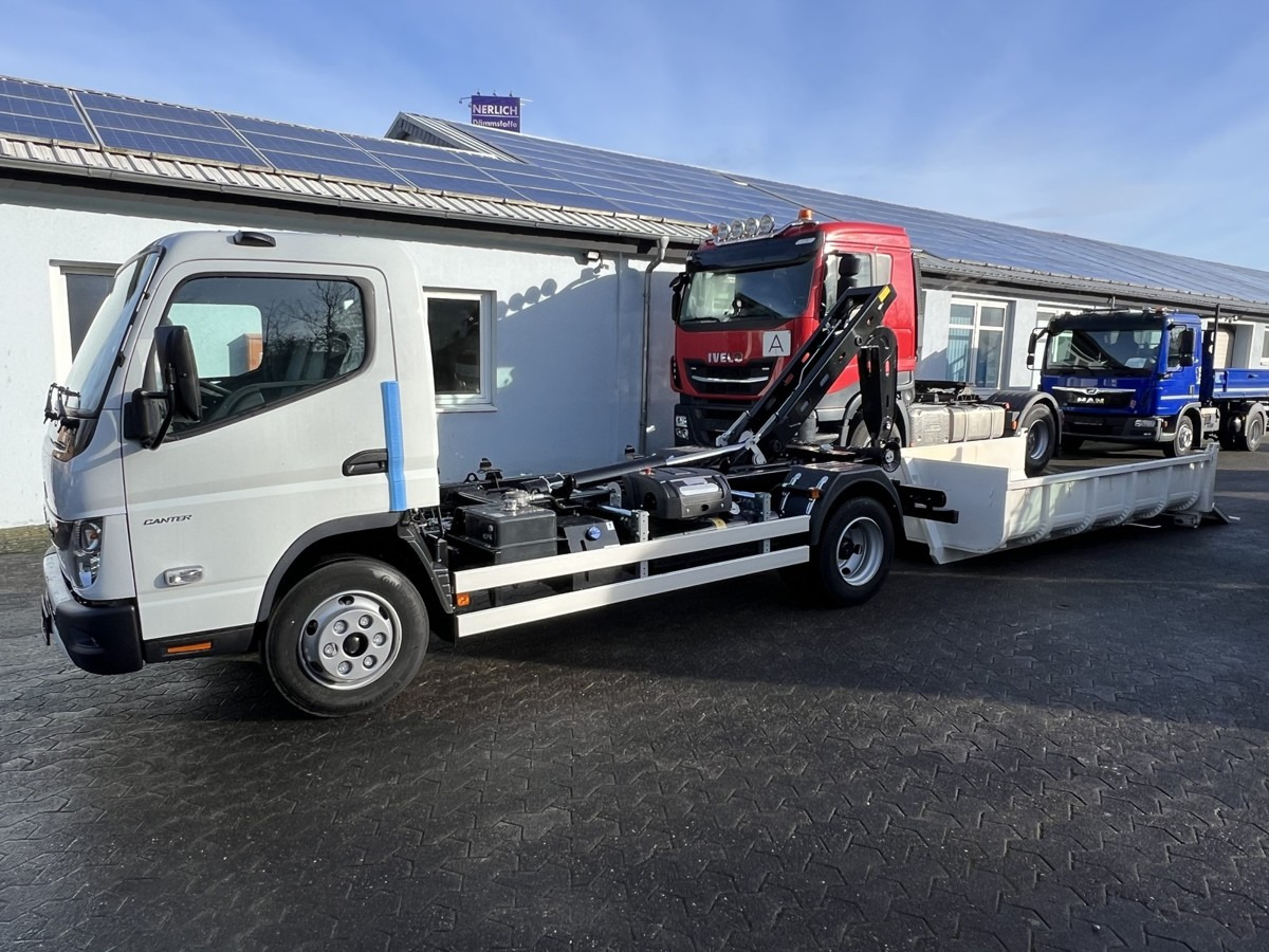 FUSO Canter FUSO 7C18 City Abrollkipper Miete - Krokbil: bilde 3 FUSO Canter FUSO 7C18 City Abrollkipper Miete - Krokbil: bilde 3