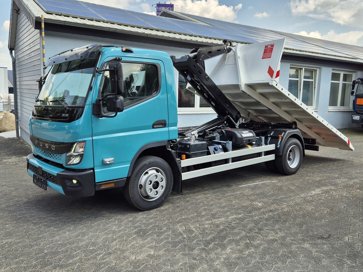 FUSO Canter FUSO 9C18 Duonic City Abrollkipper Color - Krokbil, Kranbil: bilde 2 FUSO Canter FUSO 9C18 Duonic City Abrollkipper Color - Krokbil, Kranbil: bilde 2