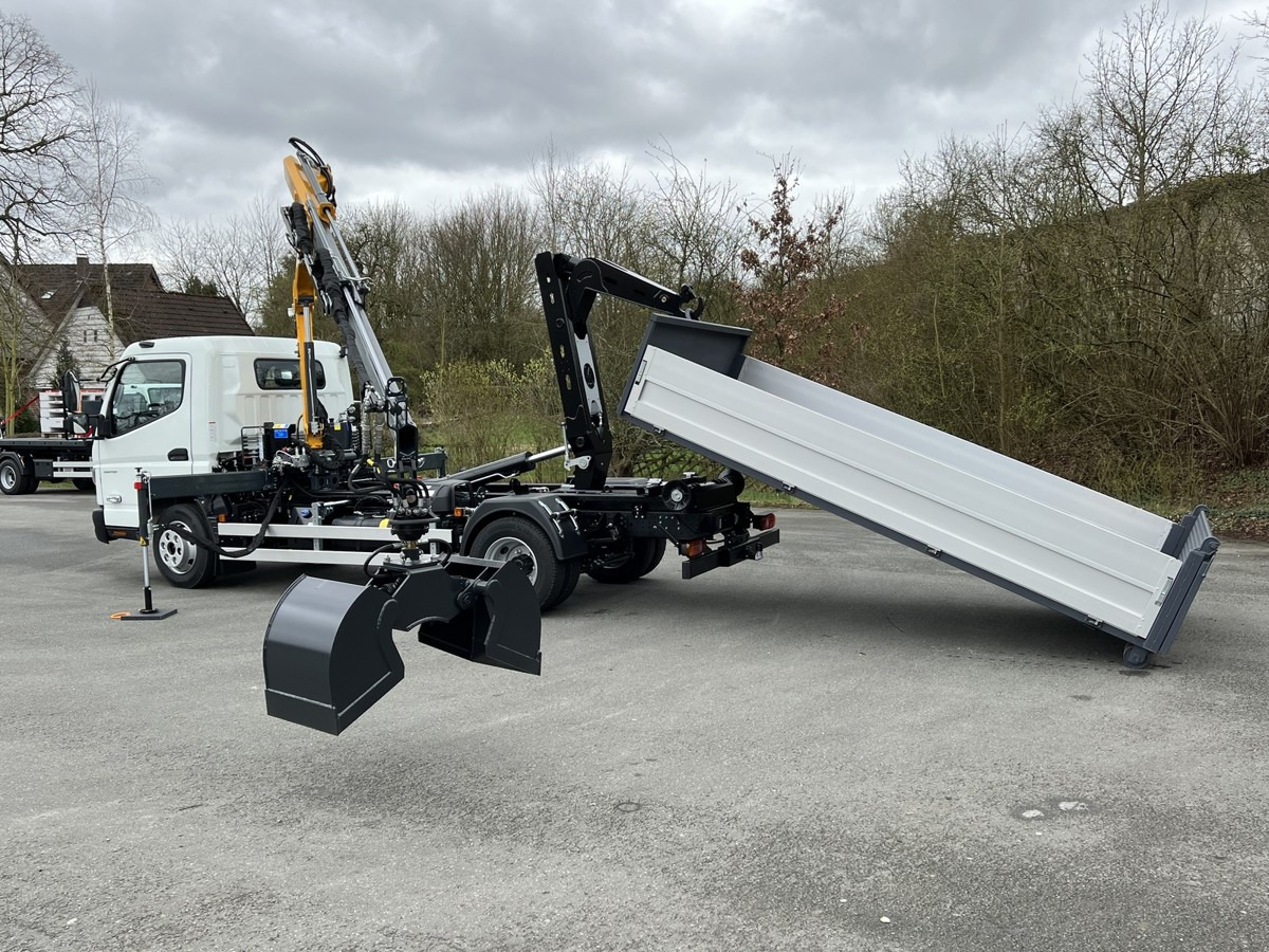 FUSO FUSO 9C18 City Abrollkipper + Ladekran m.Greifer - Varebil med tipp: bilde 4 FUSO FUSO 9C18 City Abrollkipper + Ladekran m.Greifer - Varebil med tipp: bilde 4