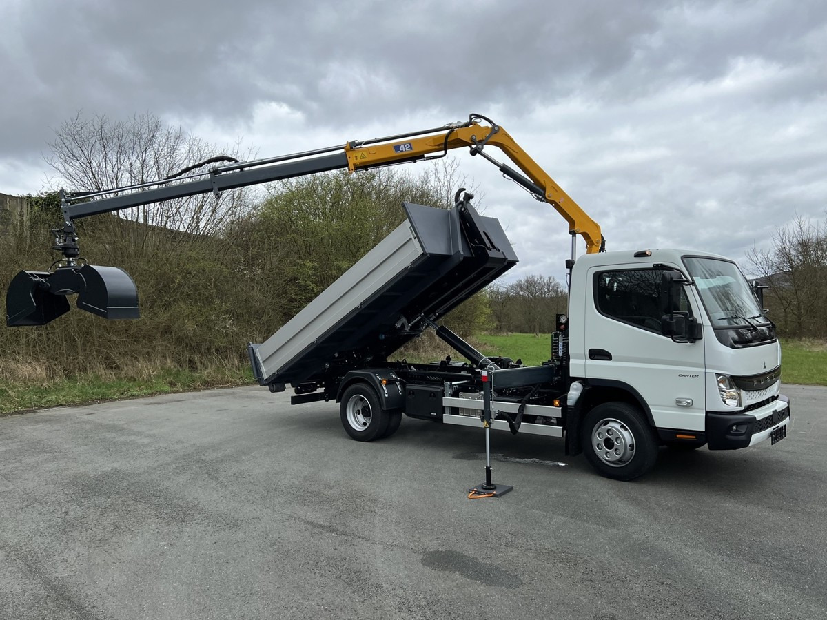 FUSO FUSO 9C18 City Abrollkipper + Ladekran m.Greifer - Varebil med tipp: bilde 2 FUSO FUSO 9C18 City Abrollkipper + Ladekran m.Greifer - Varebil med tipp: bilde 2