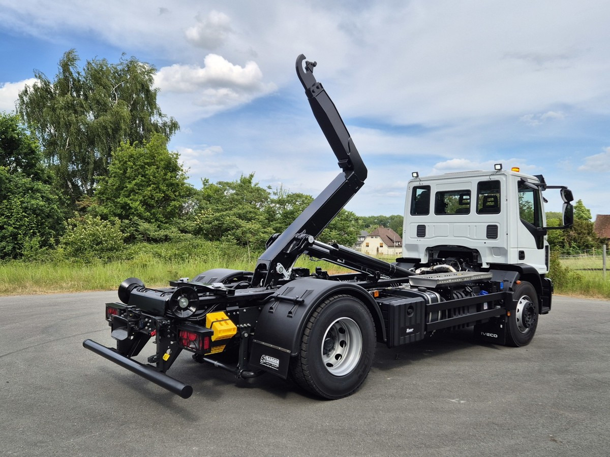IVECO Euro Cargo 180E32 4x2 Abrollkipper Teleskoparm - Krokbil: bilde 4 IVECO Euro Cargo 180E32 4x2 Abrollkipper Teleskoparm - Krokbil: bilde 4