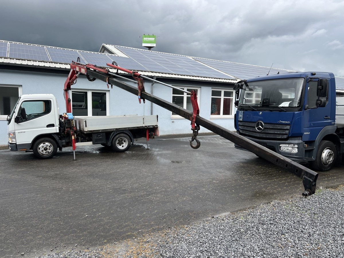 MITSUBISHI Canter 5S13 m. Ladekran Ferrari 530 3xhydr1xmech - Varebil med plan: bilde 4 MITSUBISHI Canter 5S13 m. Ladekran Ferrari 530 3xhydr1xmech - Varebil med plan: bilde 4