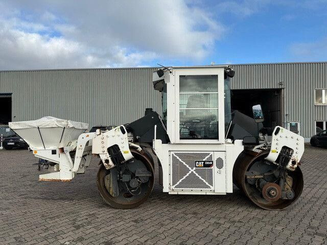 Caterpillar CD54B (CD10),Tandemwalze, Streuer,Kantenscheider - Vals: bilde 2 Caterpillar CD54B (CD10),Tandemwalze, Streuer,Kantenscheider - Vals: bilde 2