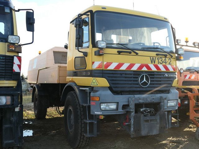 Mercedes-Benz 2035 AK Actros 4x4, Kehrmaschine Schmidt, Allrad - Lastebil: bilde 4 Mercedes-Benz 2035 AK Actros 4x4, Kehrmaschine Schmidt, Allrad - Lastebil: bilde 4