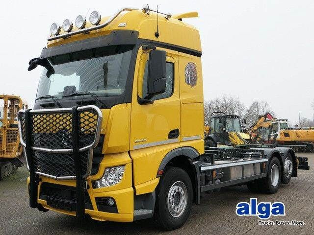 Mercedes-Benz 2546 L 6x2, MP4, 2x Schlafliege, Bullfänger, AC - Chassis lastebil: bilde 1 Mercedes-Benz 2546 L 6x2, MP4, 2x Schlafliege, Bullfänger, AC - Chassis lastebil: bilde 1