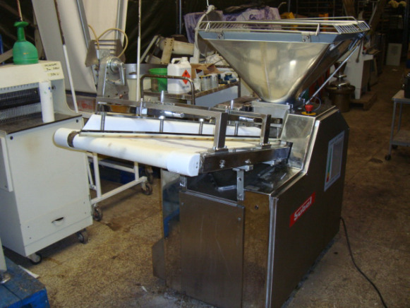 Peseuse diviseuse volumétrique SUBAL PHC 130 - Bakeriutstyr: bilde 1 Peseuse diviseuse volumétrique SUBAL PHC 130 - Bakeriutstyr: bilde 1