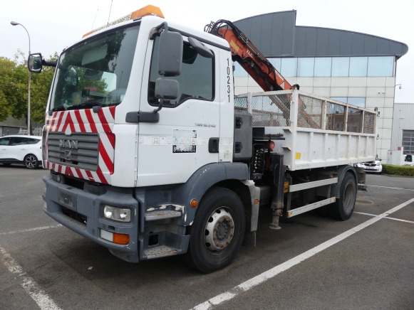 REF:10231 - Camion benne avec grue MAN TGM 18.240(VIN: WMAN08ZZ89Y231476) - Tippbil, Kranbil: bilde 1 REF:10231 - Camion benne avec grue MAN TGM 18.240(VIN: WMAN08ZZ89Y231476) - Tippbil, Kranbil: bilde 1
