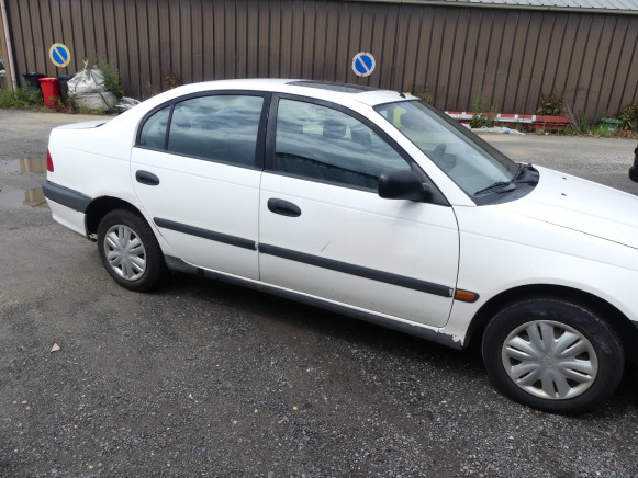 REF:DBB024 - Voiture Toyota Avensis (1998-172.549 km) - SUV: bilde 4 REF:DBB024 - Voiture Toyota Avensis (1998-172.549 km) - SUV: bilde 4