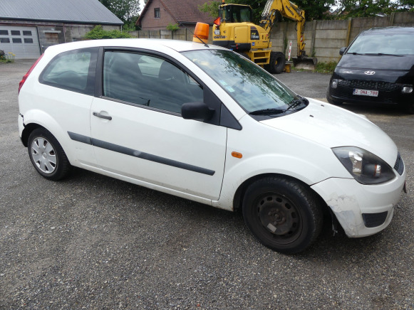 REF:TRE614 - Voiture Utilitaire Ford FIESTA TDCI (2005-101.699 km) - Elektriske nyttekjøretøy: bilde 3 REF:TRE614 - Voiture Utilitaire Ford FIESTA TDCI (2005-101.699 km) - Elektriske nyttekjøretøy: bilde 3