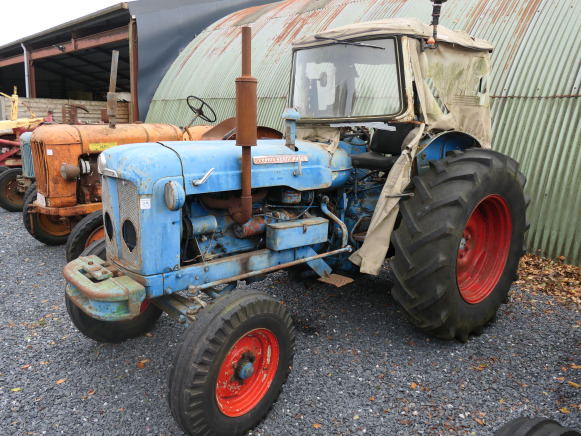 Tracteur agricole + treuil Ford Super Major - Traktor: bilde 1 Tracteur agricole + treuil Ford Super Major - Traktor: bilde 1