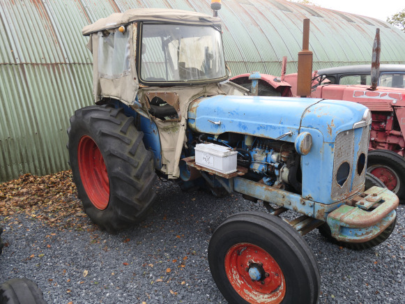 Tracteur agricole + treuil Ford Super Major - Traktor: bilde 2 Tracteur agricole + treuil Ford Super Major - Traktor: bilde 2