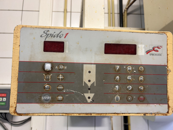 Trémie passeuse avec commande électrique Spiromatic Spido1 - Bakeriutstyr: bilde 5 Trémie passeuse avec commande électrique Spiromatic Spido1 - Bakeriutstyr: bilde 5