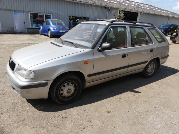 Voiture Skoda Felicia Break (1999-134.345 km) - Personenbil: bilde 1 Voiture Skoda Felicia Break (1999-134.345 km) - Personenbil: bilde 1