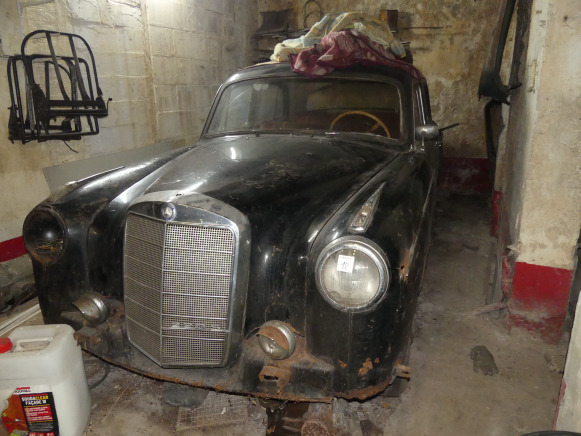 Voiture ancêtre Mercedes-Benz 220S Poton - Personenbil: bilde 1 Voiture ancêtre Mercedes-Benz 220S Poton - Personenbil: bilde 1