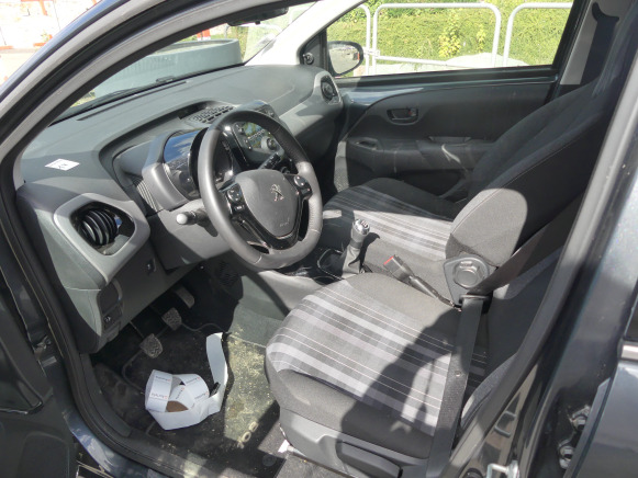 Voiture (saisie sur voirie) (1.735km) Peugeot 108 Style 5 portes(Vin:VF3PSCFBDJR245289) - Personenbil: bilde 5 Voiture (saisie sur voirie) (1.735km) Peugeot 108 Style 5 portes(Vin:VF3PSCFBDJR245289) - Personenbil: bilde 5