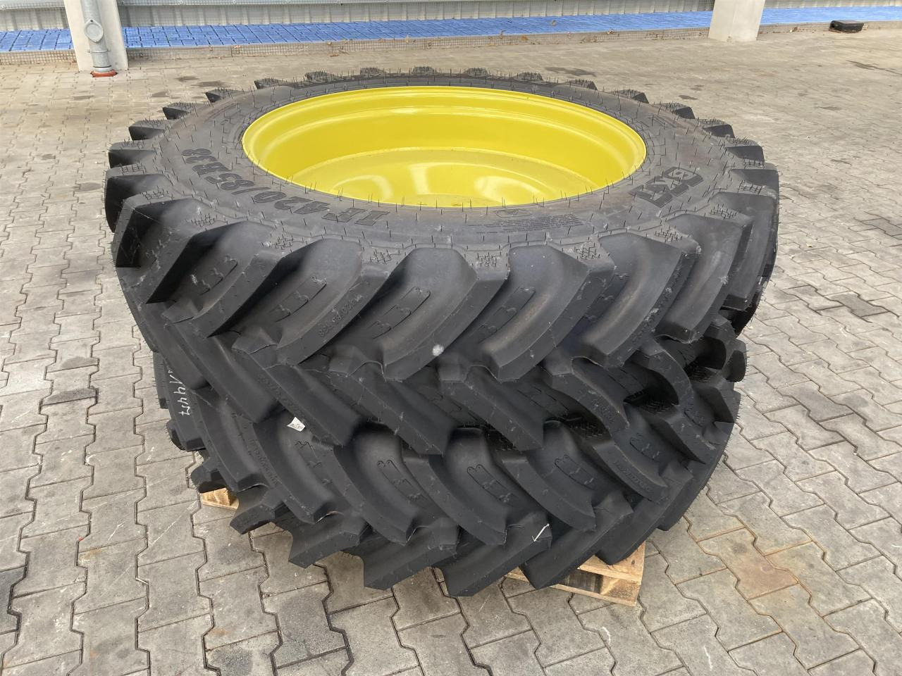 BKT 420/85R38 - Dekk for Landbruksteknikk: bilde 1 BKT 420/85R38 - Dekk for Landbruksteknikk: bilde 1
