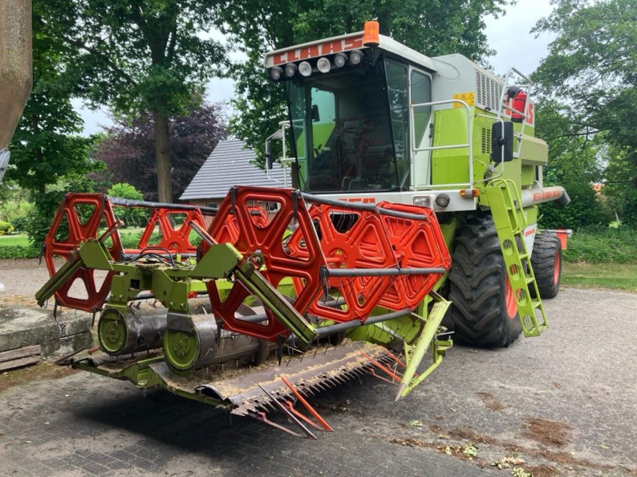 CLAAS Dominator 218 Mega - Skurtresker: bilde 1 CLAAS Dominator 218 Mega - Skurtresker: bilde 1