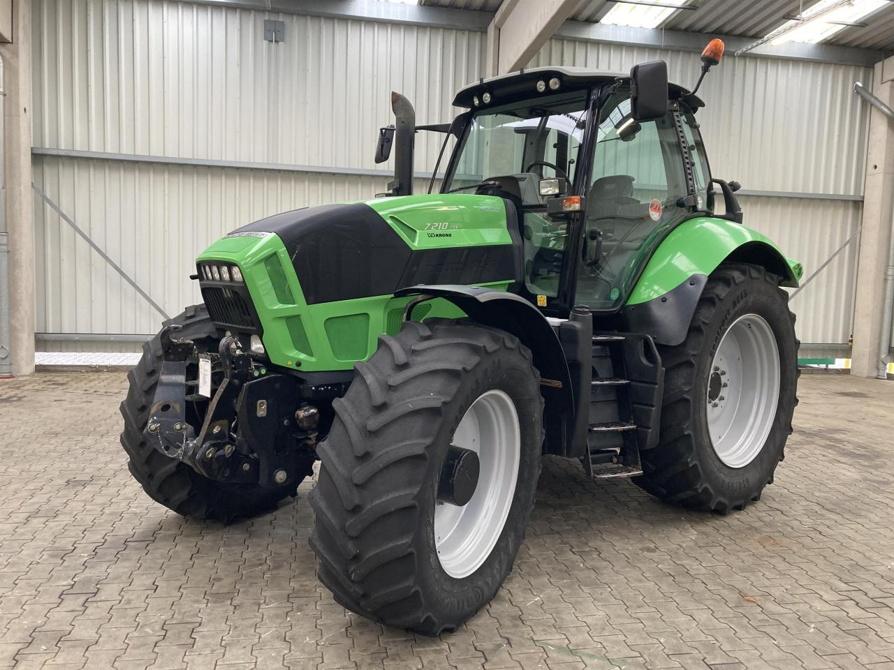 Deutz-Fahr 7210 TTV - Traktor: bilde 1 Deutz-Fahr 7210 TTV - Traktor: bilde 1