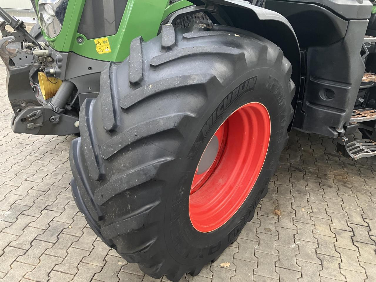 Fendt 826 Vario ProfiPlus - Traktor: bilde 2 Fendt 826 Vario ProfiPlus - Traktor: bilde 2
