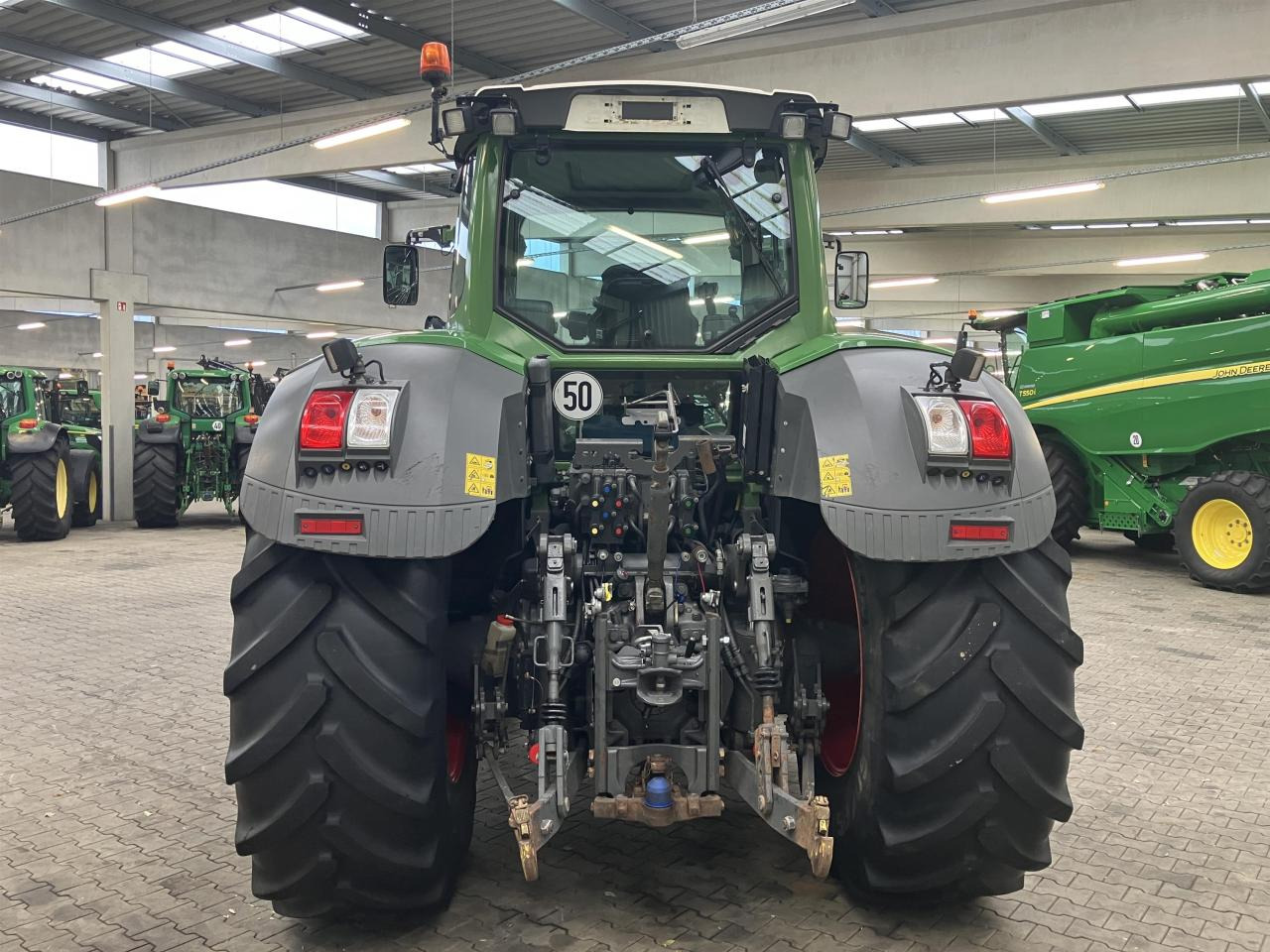 Fendt 826 Vario ProfiPlus - Traktor: bilde 5 Fendt 826 Vario ProfiPlus - Traktor: bilde 5