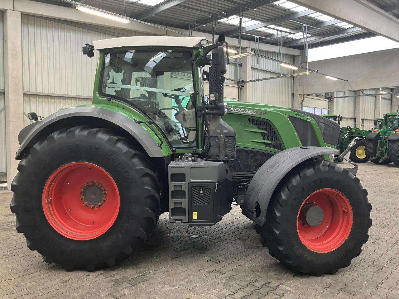 Fendt 826 Vario ProfiPlus - Traktor: bilde 4 Fendt 826 Vario ProfiPlus - Traktor: bilde 4