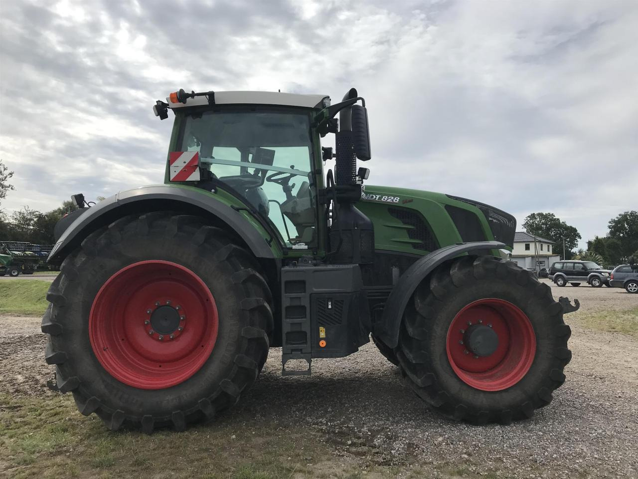 Fendt 828 Vario Profi Plus - Traktor: bilde 2 Fendt 828 Vario Profi Plus - Traktor: bilde 2