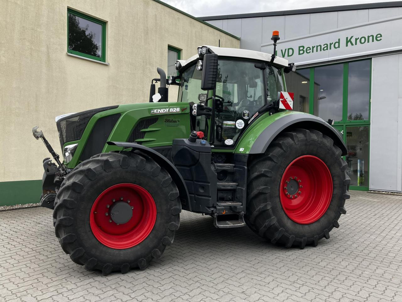 Fendt 828 Vario Profi Plus - Traktor: bilde 1 Fendt 828 Vario Profi Plus - Traktor: bilde 1