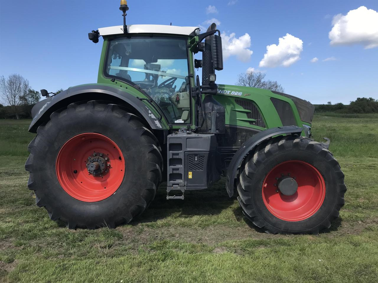 Fendt 828 Vario - Traktor: bilde 2 Fendt 828 Vario - Traktor: bilde 2