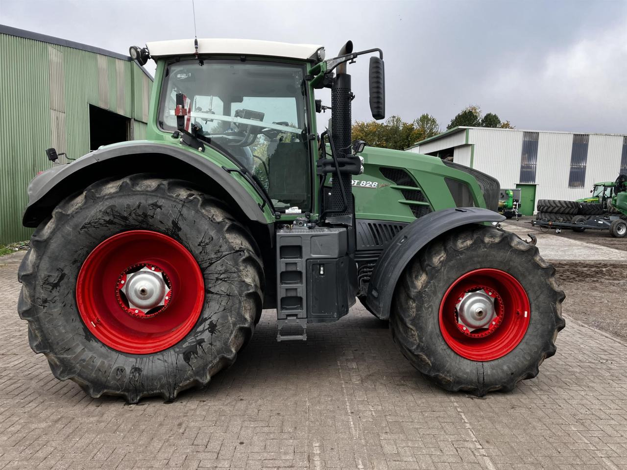 Fendt 828 Vario - Traktor: bilde 2 Fendt 828 Vario - Traktor: bilde 2
