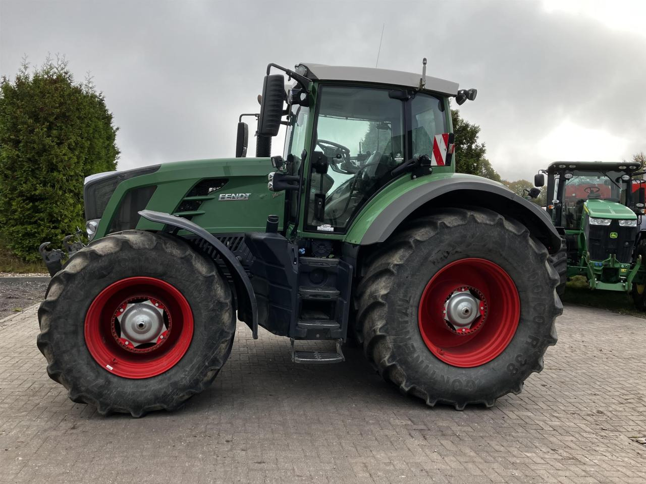 Fendt 828 Vario - Traktor: bilde 1 Fendt 828 Vario - Traktor: bilde 1