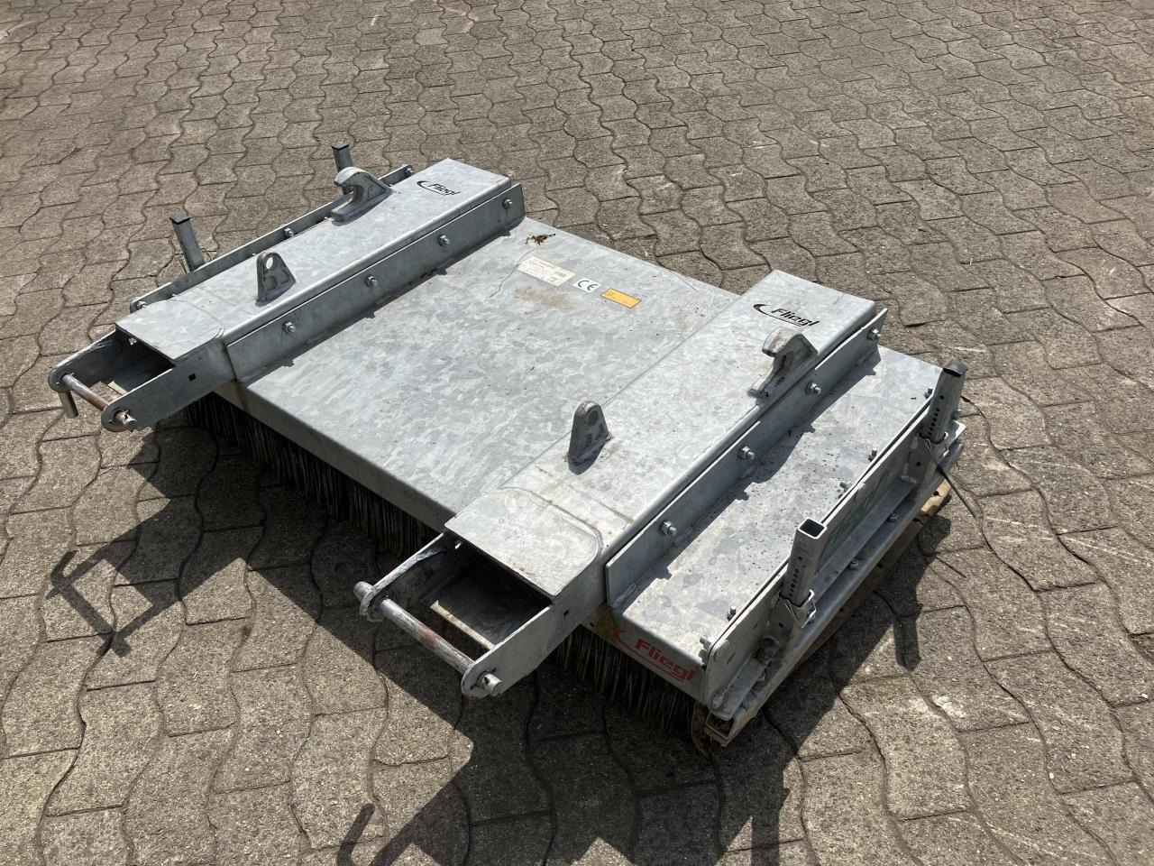Fliegl Löwe 1,50m - Kostemaskin for Utility-/ Spesiell maskin: bilde 4 Fliegl Löwe 1,50m - Kostemaskin for Utility-/ Spesiell maskin: bilde 4